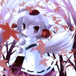  animal_ears autumn bare_tree chibi detached_sleeves fang hat highres inubashiri_momiji leaf maple_leaf red_eyes solo tail tokin_hat touhou tree white_hair wolf_ears wolf_tail yandere yume_shokunin 