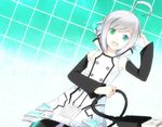  ahoge headphones heterochromia male_focus pastelpeach solo tail usb utatane_piko vocaloid white_hair 