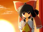  ascot black_hair bow brown_hair detached_sleeves hair_bow hakurei_reimu ponytail red_eyes solo sora_no_amagumo sun sunset touhou upper_body 