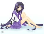  akemi_homura bare_legs barefoot colorized ephtracy feet hairband hakumai_(mairama) long_hair mahou_shoujo_madoka_magica no_legwear purple_eyes purple_hair purple_skirt sitting skirt solo 