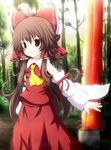  ascot bad_id bad_pixiv_id beni_shake blush bow brown_eyes brown_hair detached_sleeves hair_bow hair_tubes hakurei_reimu long_hair ribbon sidelocks solo touhou tree very_long_hair 