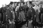  animated animated_gif black_&amp;_white blood cut cuts gif injury katana lowres mifune_toshiro samurai sanjuro sheath sword unsheathing weapon 