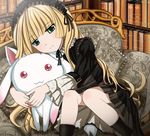  black_legwear blonde_hair blush crossover edogawakid gosick gothic_lolita green_eyes kyubey lolita_fashion long_hair mahou_shoujo_madoka_magica red_eyes season_connection seiyuu_connection sitting victorica_de_blois yuuki_aoi 