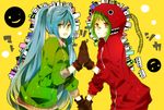  aqua_eyes aqua_hair gloves green_eyes green_hair gumi hatsune_miku headphones highres hood hoodie long_hair matryoshka_(vocaloid) multicolored multicolored_eyes multiple_girls red_eyes short_hair smile twintails vocaloid yellow_eyes yunomachi 