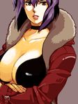  choker cleavage crossed_arms fur_trim ghost_in_the_shell huge_breasts jacket jewelry kusanagi_motoko leather leather_jacket nail_polish purple_hair red_eyes ring tegaki warai 