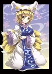  betanya fox_tail hat multiple_tails short_hair solo tail touhou yakumo_ran yellow_eyes 