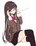  bangs black_hair blunt_bangs brooch brown_hair crossed_legs glasses hair_tie hasuhadera_kunka jewelry kurasawa_moko long_hair original red_eyes school_uniform simple_background sitting skirt smile solo thighhighs thighs zettai_ryouiki 