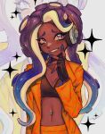  1girl absurdres aqua_eyes black_gloves black_hair blue_hair breasts cephalopod_eyes commentary dark-skinned_female dark_skin eyelashes furrowed_brow gloves goomyloid gradient_hair highres long_hair multicolored_hair navel_piercing orange_suit piercing smile solo sparkle splatoon_(series) splatoon_3 standing teeth tentacle_hair thick_eyebrows two-tone_hair zoom_layer 