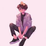  1boy animal animal_on_head bird bird_on_head black_eyes black_footwear black_pants black_shirt brown_hair closed_mouth commentary duck duckling english_commentary fluffy_hair full_body glasses grey_jacket highres jacket knees_up light_smile male_focus minecraft_youtube on_head open_clothes open_jacket pants pink_background qtiq round_eyewear shirt short_hair signature simple_background sitting sleeves_pushed_up solo sparkle wilbur_soot yellow_bird 