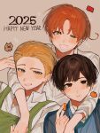  2025 3boys ahoge animal apron axis_powers_hetalia blonde_hair blue_eyes blue_kimono blush brown_eyes brown_hair closed_mouth collared_shirt eating english_text food fruit germany_(hetalia) green_apron grey_background hand_up haori happy_new_year highres holding holding_food holding_fruit japan_(hetalia) japanese_clothes kimono long_sleeves looking_at_viewer male_focus mandarin_orange multiple_boys narabiii400 northern_italy_(hetalia) one_eye_closed open_clothes open_mouth orange_hair parted_bangs pig shirt short_hair simple_background smile sparkle sweatdrop teeth upper_body white_shirt yellow_eyes 