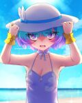  1girl aqua_hair arms_up bare_shoulders beach blue_sky blush breasts camisole commentary_request fate/grand_order fate_(series) floral_print hat hat_feather highres kibinago_(kibinago614) locusta_(fate) locusta_(over_the_same_sky)_(fate) looking_at_viewer multicolored_hair open_mouth purple_camisole purple_eyes purple_hair sharp_teeth short_hair sky small_breasts solo sun_hat teeth two-tone_hair white_hat wrist_cuffs 