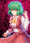  arm_up ascot fingernails green_hair grin kazami_yuuka medium_skirt nazal plaid plaid_skirt plaid_vest red_eyes red_skirt short_hair skirt skirt_set smile solo touhou vest 