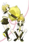  blonde_hair brother_and_sister highres kagamine_len kagamine_rin safe siblings twins vocaloid yellow_eyes 