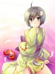  ahoge araragi_tsukihi bakemonogatari black_eyes black_hair daiki feathers fried_egg hair_ornament highres japanese_clothes kimono looking_at_viewer monogatari_(series) obi sandals sash shoes_removed short_hair sitting smile solo yokozuwari 