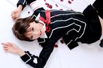  bow cosplay kipi-san kurosu_yuuki petals photo rose_petals school_uniform serafuku thigh-highs thighhighs vampire_knight yuki_cross zettai_ryouiki 