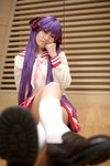  cosplay footwear hair_ribbon hair_ribbons highres hiiragi_kagami lucky_star naito photo purple_hair ribbon sailor sailor_uniform school_uniform serafuku socks twintails 