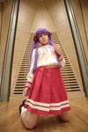  cosplay footwear hair_ribbon hair_ribbons highres hiiragi_kagami lucky_star naito photo purple_hair ribbon sailor sailor_uniform school_uniform serafuku socks twintails 