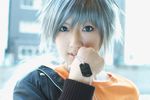  akira akira_(togainu_no_chi) cosplay dog_tags photo saya saya_(cosplayer) silver_hair togainu_no_chi 