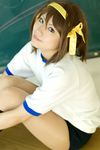 cosplay gym_uniform hair_ribbon hair_ribbons kneehighs kurenai photo ribbon suzumiya_haruhi suzumiya_haruhi_no_yuuutsu 
