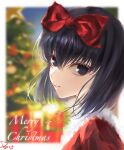  absurdres black_eyes black_hair blurry blurry_background bow commentary hair_between_eyes hair_bow highres jewelry kuonji_alice looking_at_viewer looking_to_the_side mahou_tsukai_no_yoru merry_christmas necklace pppeipeipipi red_bow santa_costume short_hair signature symbol-only_commentary type-moon 