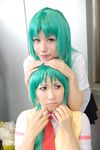  bow chippi cosplay green_hair hair_bow hairbow highres higurashi_no_naku_koro_ni momose_riyu photo school_uniform serafuku sonozaki_mion sonozaki_shion vest 