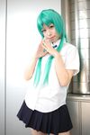  bow cosplay green_hair hair_bow hairbow highres higurashi_no_naku_koro_ni knee_socks kneehighs momose_riyu photo school_uniform serafuku sonozaki_shion 