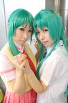  bow chippi cosplay green_hair hair_bow hairbow highres higurashi_no_naku_koro_ni momose_riyu photo school_uniform serafuku sonozaki_mion sonozaki_shion vest 