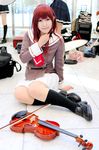  cosplay footwear hino_kahoko instrument kiniro_no_corda moeka moeka_(cosplayer) photo red_hair redhead school_uniform serafuku socks violin 