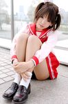  cosplay footwear kipi-san photo school_uniform serafuku socks to_heart_2 twintails yuzuhara_konomi 