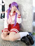  cosplay footwear hair_ribbon hair_ribbons highres hiiragi_kagami lucky_star naito photo purple_hair ribbon sailor sailor_uniform school_uniform serafuku socks twintails 