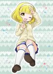  ;d bad_id bad_pixiv_id blonde_hair cardigan double_v green_background hairband heart heart_background kise_yayoi kneehighs nanairogaoka_middle_school_uniform one_eye_closed open_mouth panties pantyshot pantyshot_(sitting) precure school_uniform short_hair sitting smile smile_precure! solo terayamaden underwear upskirt v white_hairband yellow_eyes 