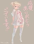  blonde_hair blue_eyes clothes_writing grin hits lowres no_shoes original shirt simple_background smile solo thighhighs translated weno weno's_blonde_original_character 