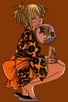  artist_request blonde_hair fairy_tail fan japanese_clothes kimono lucy_heartfilia paper_fan sandals short_kimono simple_background smile solo squatting uchiwa yellow_eyes yukata 