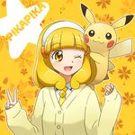  ;d blonde_hair cardigan color_connection crossover enu_(spinal) eyelashes floral_background gen_1_pokemon hairband kise_yayoi one_eye_closed open_mouth pika_pika_pikarin_jankenpon pikachu pokemon pokemon_(creature) power_connection precure short_hair smile smile_precure! v white_hairband yellow yellow_background yellow_eyes 