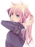  arms_up blonde_hair green_eyes kiminoyome long_hair male_focus mouth_hold ribbon ribbon_in_mouth shirt solo stahn_aileron tales_of_(series) tales_of_destiny white_background 