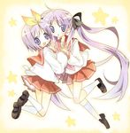  hiiragi_kagami hiiragi_tsukasa holding_hands lucky_star multiple_girls paco ryouou_school_uniform school_uniform serafuku 