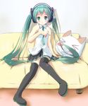  &gt;_&lt; bad_id bad_pixiv_id bare_shoulders blush boots closed_eyes couch doko_demo_issho green_eyes green_hair hatsune_miku headphones kuro_(doko_demo_issho) long_hair mode_(mode-n) necktie sitting skirt solo thigh_boots thighhighs twintails very_long_hair vocaloid vocaloid_(lat-type_ver) 
