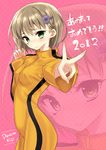  2012 armpit_peek blonde_hair blush bodysuit breasts bruce_lee's_jumpsuit flower green_eyes hair_flower hair_ornament happy_new_year huang_baoling new_year orange_bodysuit short_hair small_breasts solo tiger_&amp;_bunny translated tsukigami_runa up_sleeve v zoom_layer 