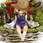  barefoot blonde_hair blue_eyes edo. frilled_sleeves frills glint grass hair_over_one_eye hair_ribbon hat high_collar knees leaf light_particles light_smile lips long_sleeves looking_at_viewer moriya_suwako moss pleated_skirt red_ribbon reflection ribbon rock rope shide shimenawa shirt short_hair sidelocks sitting skirt sleeves_past_wrists soaking_feet solo torii touhou tress_ribbon vest water wide_sleeves 