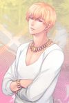 bad_id bad_pixiv_id blonde_hair bracelet casual crossed_arms fate/zero fate_(series) gilgamesh jewelry kamemushi male_focus necklace red_eyes solo v-neck 
