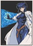  1990s_(style) 1girl absurdres artist_name belt blue_bodysuit blue_hair bodysuit border breasts brown_belt brown_eyes coat commentary_request cowboy_shot ghost_in_the_shell grin highres kusanagi_motoko large_breasts legs_together looking_at_viewer misskey.io_username open_clothes open_coat outstretched_arm retro_artstyle short_hair signature skin_tight sleeves_pushed_up smile solo standing textless_version twitter_username tyanoki white_border white_coat 