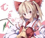  ascot bare_shoulders blonde_hair blush bow commentary cosplay detached_sleeves fang flandre_scarlet gurasion_(gurasion) hair_bow hair_tubes hakurei_reimu hakurei_reimu_(cosplay) hands_on_hips mujun-gatamari red_eyes sarashi short_hair side_ponytail smile solo touhou wings 