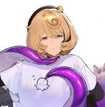  1girl alternate_costume beret black_choker black_hat blonde_hair breasts cat choker closed_mouth commentary cowlick english_commentary grey_cat hair_between_eyes hat large_breasts layered_sleeves lilac_alien long_sleeves looking_at_viewer mole mole_under_mouth multiple_cats portrait print_shirt purple_eyes shirt short_hair short_over_long_sleeves short_sleeves simple_background smile squid_print suction_cups t-shirt tentacle_girl tentacle_tail white_background white_shirt yidhari_murphy zenless_zone_zero 