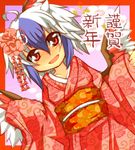 ahoge alternate_costume bird_wings blue_hair blush collarbone floral_print flower furisode hair_flower hair_ornament head_wings highres horns japanese_clothes kimono long_sleeves multicolored_hair new_year obi open_mouth red_eyes sash short_hair solo tokiko_(touhou) touhou translated two-tone_hair white_hair wide_sleeves wings zamudelin 