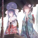  2girls ahoge blue_kimono blunt_bangs box breath brown_hair choppy_bangs closed_eyes donation_box floral_print floral_print_kimono flower gavrof hair_flower hair_ornament hairclip hat headgear highres japanese_clothes kimono kouhaku_nawa long_hair multiple_girls new_year otomachi_una palms_together praying print_kimono red_kimono rope shimenawa short_hair shrine sky torii touhoku_kiritan twintails very_long_hair vocaloid voiceroid white_sky 