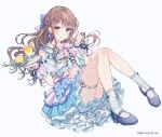  1girl aqua_nails blue_eyes blue_shirt blue_shoes blue_skirt bow bow_earrings bowtie braid brown_hair clothing_cutout commentary company_name copyright_notice crop_top cup earrings finger_heart food frilled_skirt frilled_wristband frills fruit hair_bow hair_ornament hairclip heart heart_hair_ornament holding holding_tray idol_clothes jewelry knees_up kurusu_natsume legs lemon lemon_slice long_hair looking_at_viewer mary_janes midriff multicolored_hair nail_polish nijisanji o-ring o-ring_thigh_strap official_alternate_costume official_art pink_bow pink_bowtie red_streaks sailor_collar sample_watermark shirt shoes short_sleeves shoulder_cutout simple_background sitting skirt smile socks solo streaked_hair tadano_yukiko thigh_strap tray virtual_youtuber watermark white_background white_socks 
