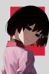  1girl absurdres black_eyes black_hair black_shirt bob_cut border close-up closed_mouth collared_shirt commentary empty_eyes from_behind hair_between_eyes highres looking_at_viewer looking_back monogatari_(series) naoetsu_high_school_uniform nemo_ringo oshino_ougi outside_border pink_lips pink_shirt portrait red_background red_trim school_uniform shaded_face shirt short_hair simple_background smile solo undershirt untranslatable_commentary upper_body white_border 