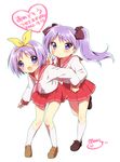  hiiragi_kagami hiiragi_tsukasa loli lucky_star mani seifuku 