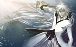  artist_request bankai bleach highres hollow hollow_ichigo japanese_clothes kimono kurosaki_ichigo long_hair male_focus sword tensa_zangetsu_(bankai) underwater vizard water weapon white_hair white_kimono white_skin yellow_eyes zangetsu 