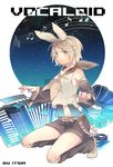  bad_id bad_pixiv_id bare_shoulders blonde_hair blue_eyes detached_sleeves hair_ornament hair_ribbon hairclip holographic_interface instrument itsia kagamine_rin keyboard_(instrument) leg_warmers looking_at_viewer musical_note ribbon short_hair solo vocaloid 